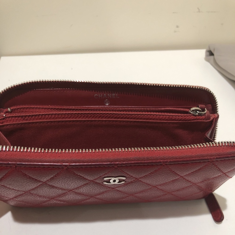 Chanel classique wallet in red great condition